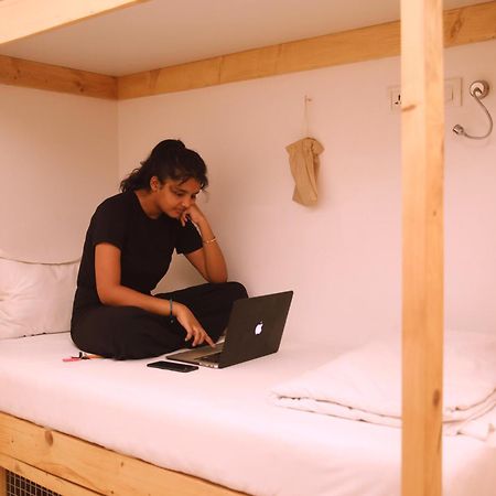 Nap Manor Hostels Bombaim Exterior foto